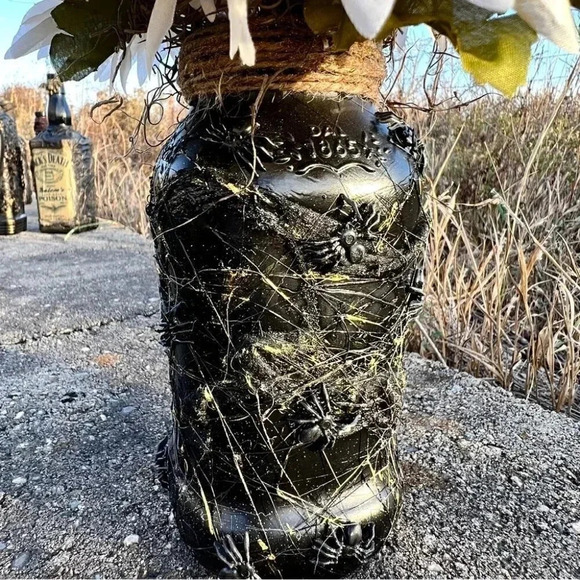 NEW SPIDER FAUX FLORAL ARRANGEMENT - Spooky Potion bottle arrangement - Picture 13 of 17